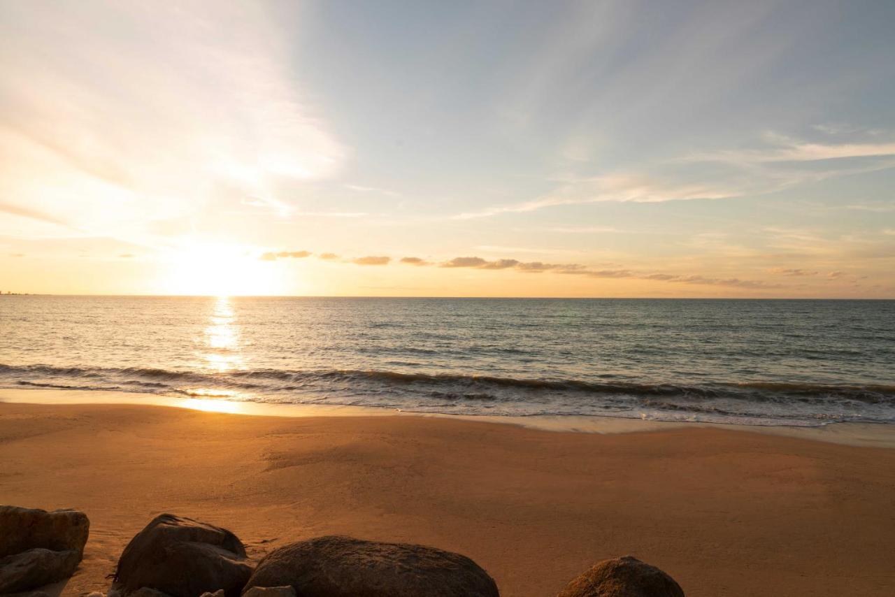 Avani Plus Khao Lak Resort Bagian luar foto