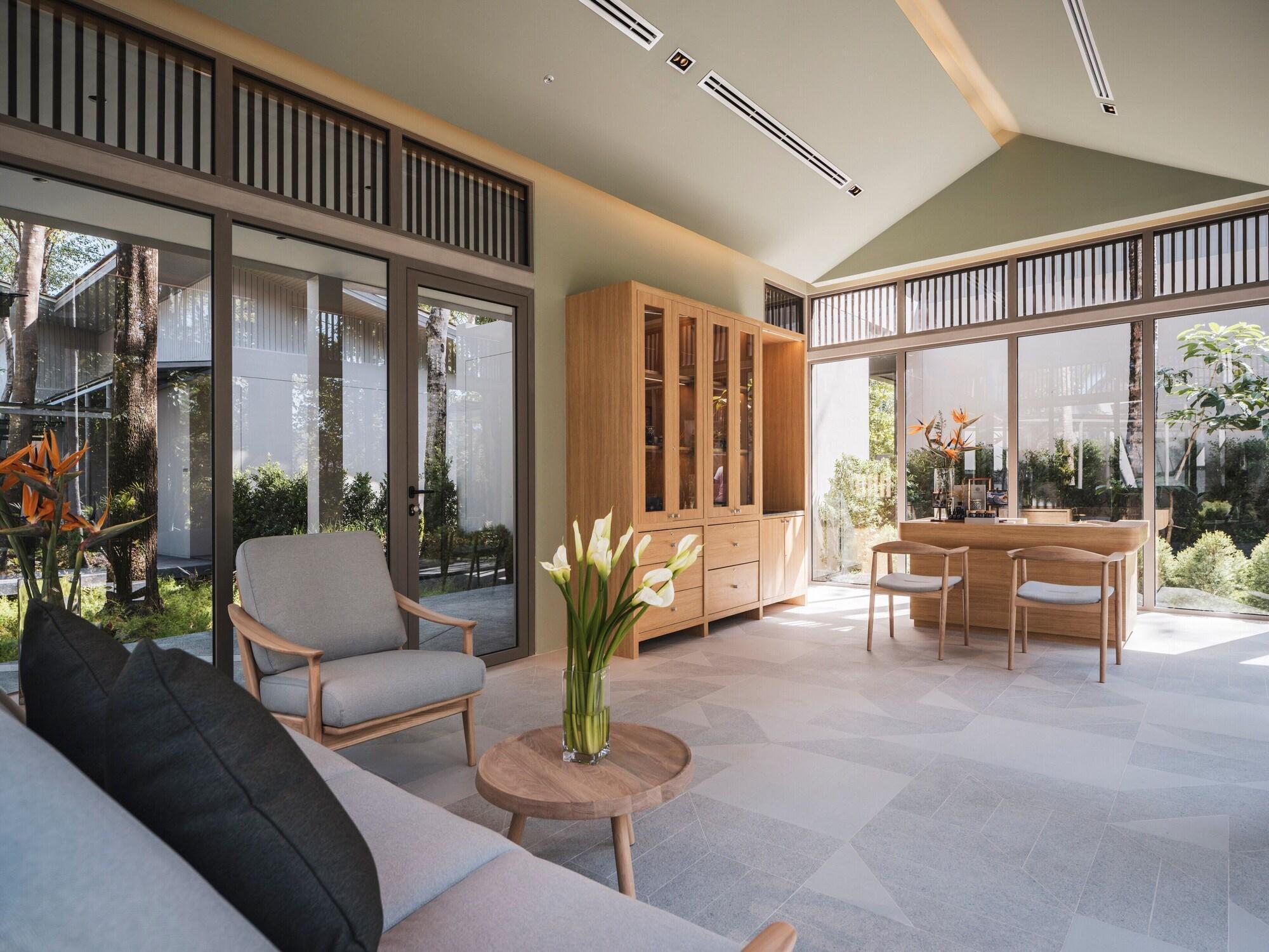 Avani Plus Khao Lak Resort Bagian luar foto