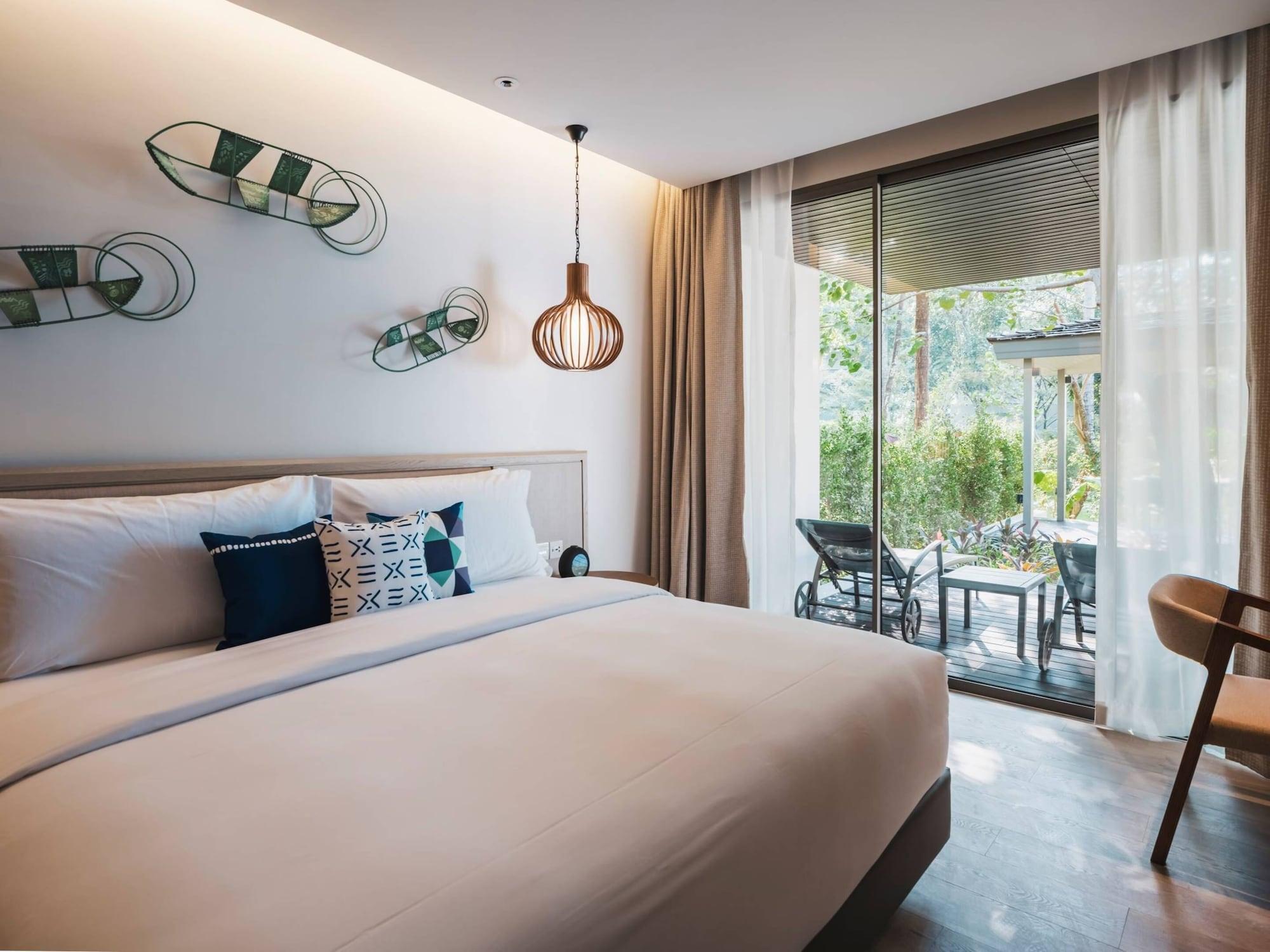 Avani Plus Khao Lak Resort Bagian luar foto
