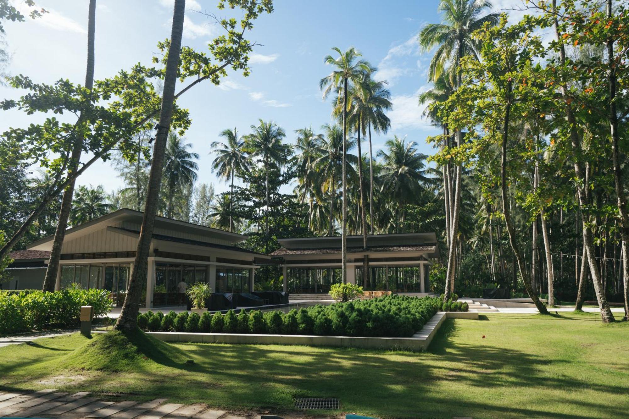 Avani Plus Khao Lak Resort Bagian luar foto