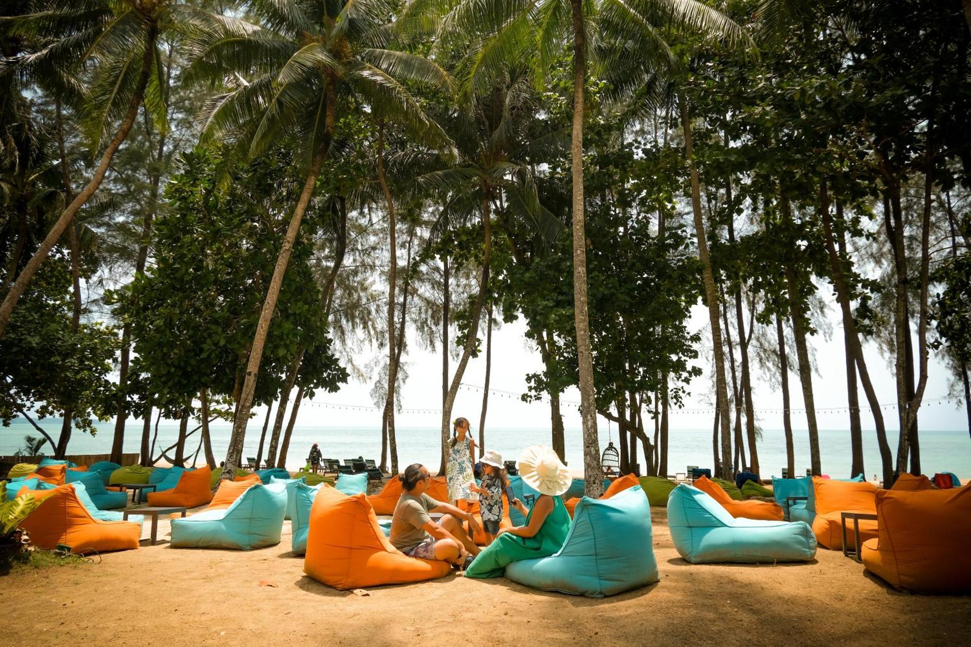 Avani Plus Khao Lak Resort Bagian luar foto