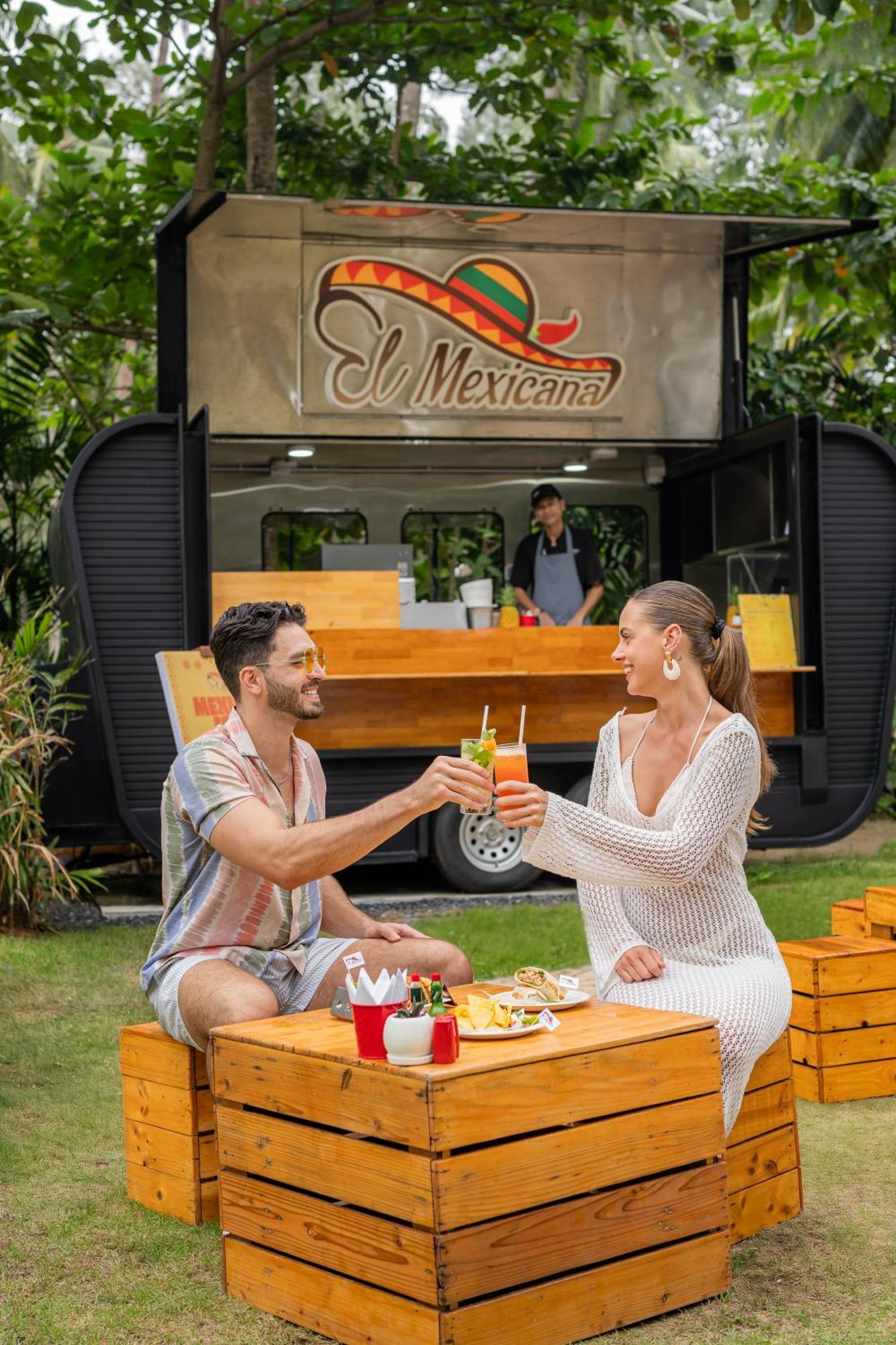 Avani Plus Khao Lak Resort Bagian luar foto