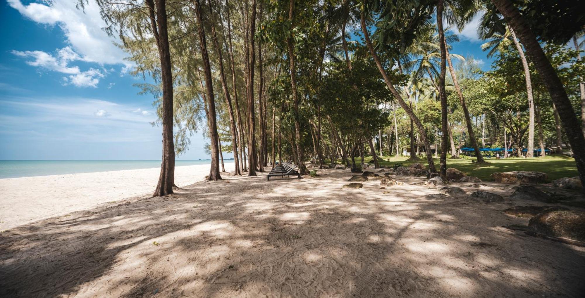 Avani Plus Khao Lak Resort Bagian luar foto
